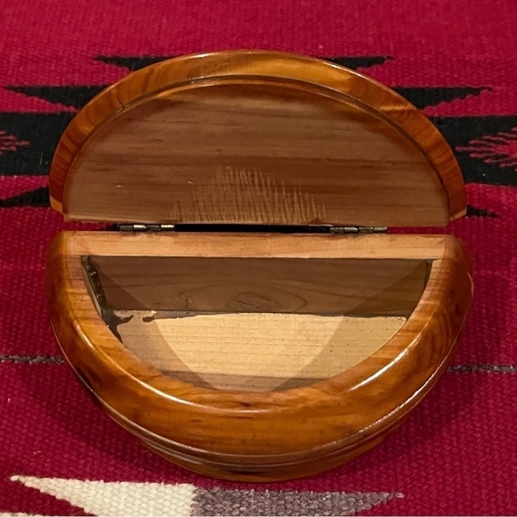 VTG Small Cedar Wood Half Moon Hinged Lid Trinket Jewelry Box - Picture 4 of 11